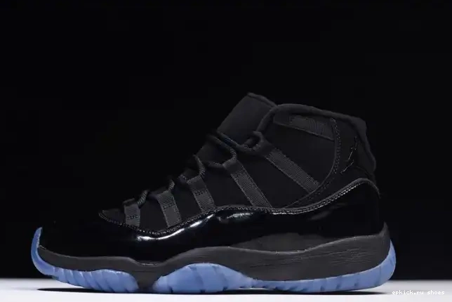 11 and black Jordan Cap Gown Air 378037-005 0606